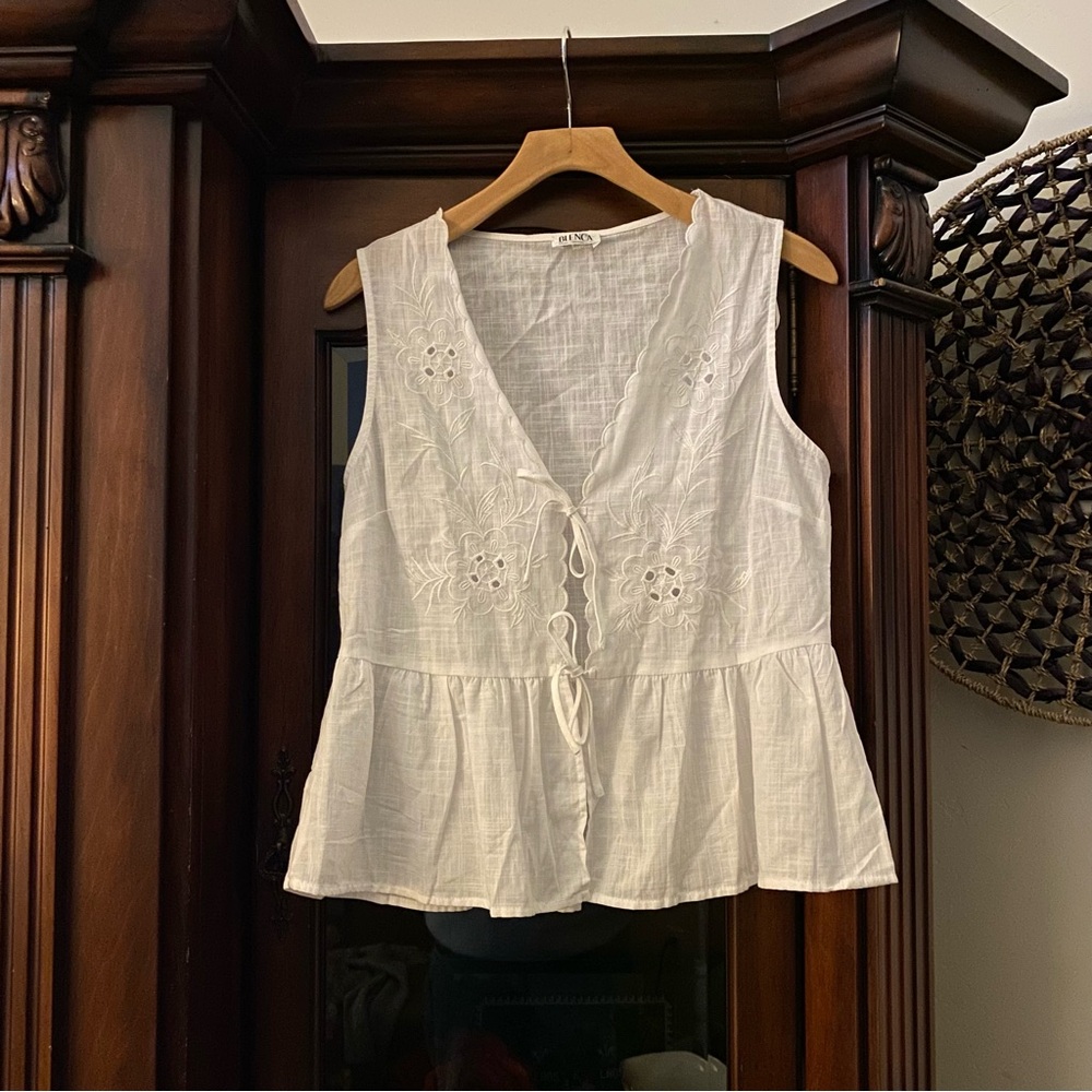 Blenca White Eyelet Sleeveless Tie Front Top Women’s L Cotton Cottage Boho